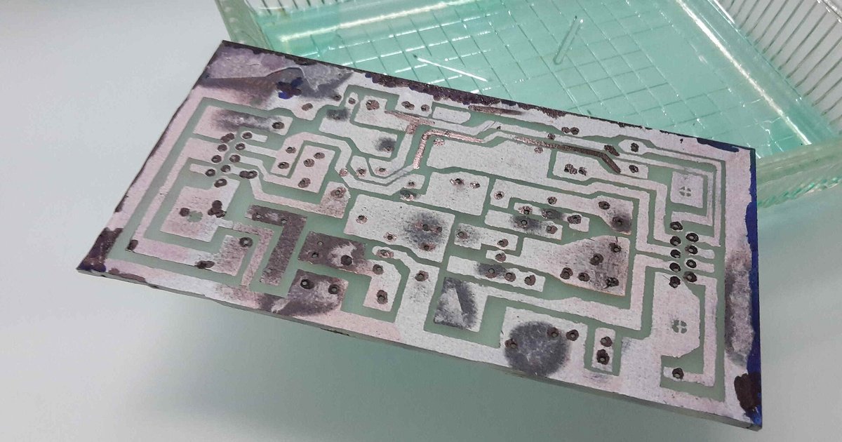 Circuit imprimé fraîchement gravé