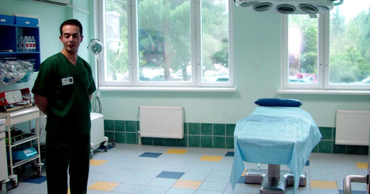Kindernotaufnahme mit Liegen